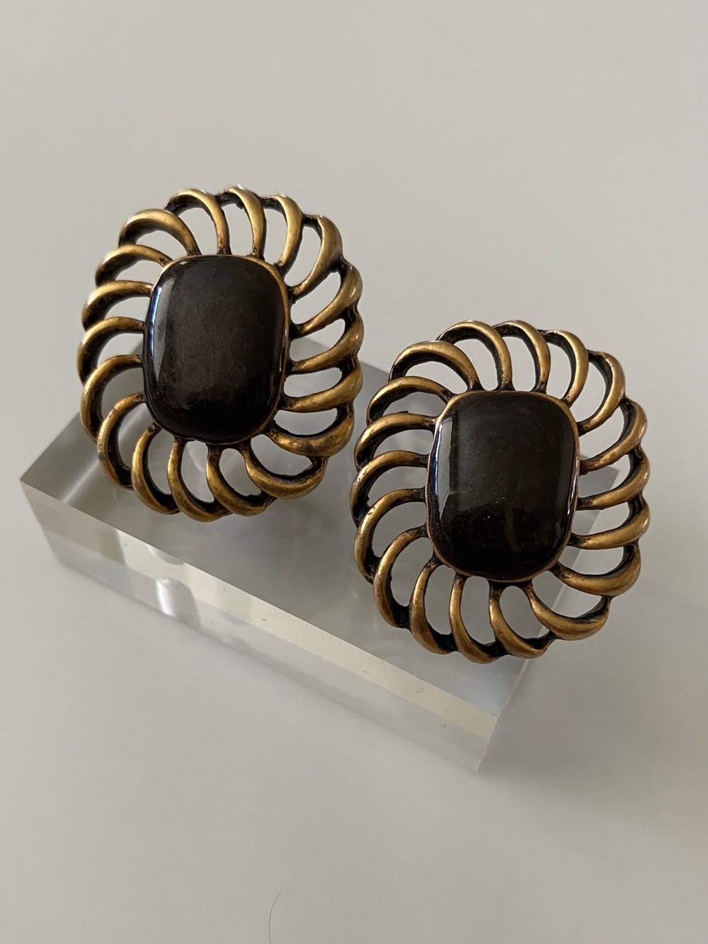 Vintage-Style Dark Center and Gold Swirl Earrings